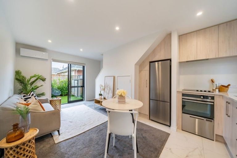 Photo of property in 2/183 Cambridge Terrace, Fairfield, Lower Hutt, 5011