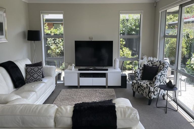 Photo of property in 3/502 Harewood Road, Harewood, Christchurch, 8051