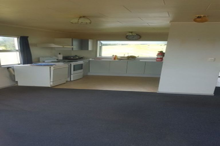 Photo of property in 16 Babich Road, Henderson Valley, Auckland, 0614