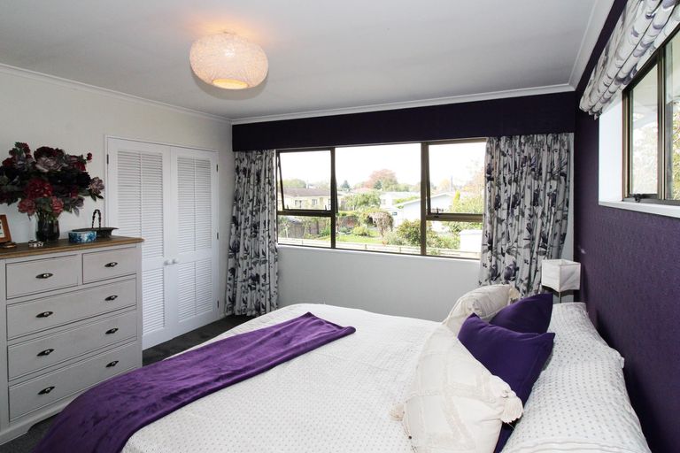 Photo of property in 5 Chisholm Place, Carterton, 5713