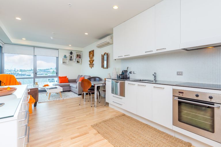 Photo of property in 30 Beach Road, Te Atatu Peninsula, Auckland, 0610