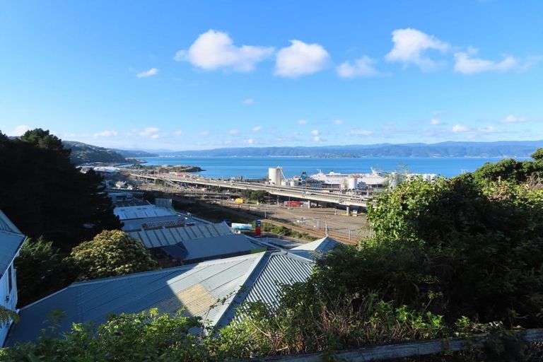 Photo of property in 16 Grosvenor Terrace, Thorndon, Wellington, 6011