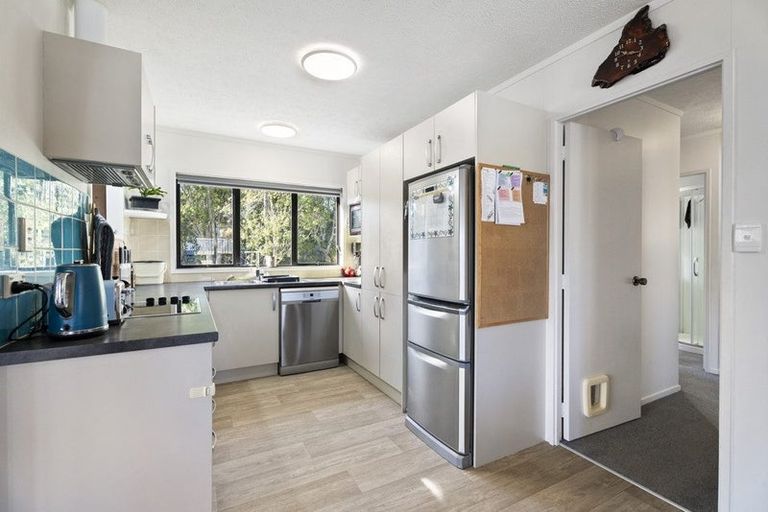 Photo of property in 10 Randal Place, Bayview, Auckland, 0629