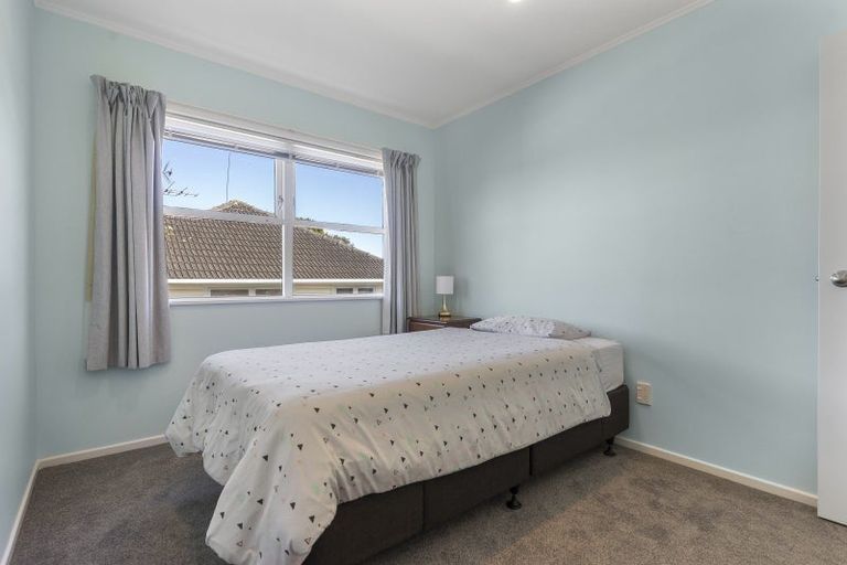 Photo of property in 21 Taupo Street, Green Bay, Auckland, 0604