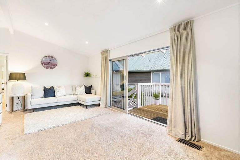 Photo of property in 7 William Bayes Place, Red Beach, 0932