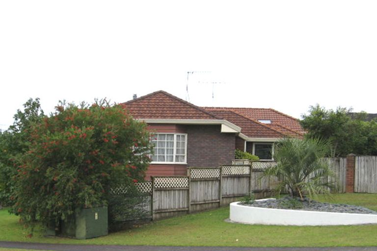 Photo of property in 42 Cherub Place, West Harbour, Auckland, 0618