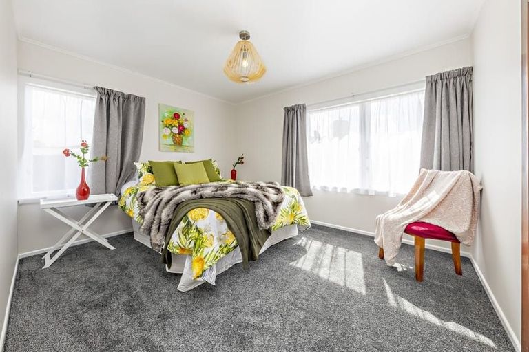 Photo of property in 24 President Avenue, Papakura, 2110