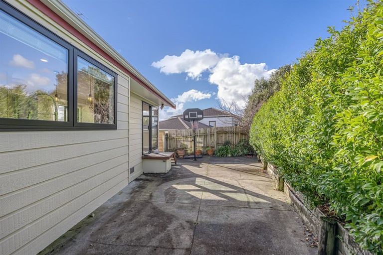Photo of property in 11 Raphael Place, West Harbour, Auckland, 0618