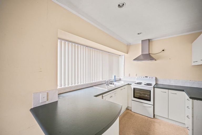 Photo of property in 9a Karamu Street, Te Atatu Peninsula, Auckland, 0610