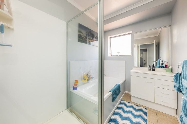 Photo of property in 30 Saralee Drive, Manurewa, Auckland, 2105