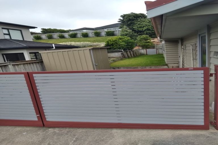 Photo of property in 30 Te Puia Drive, Aotea, Porirua, 5024