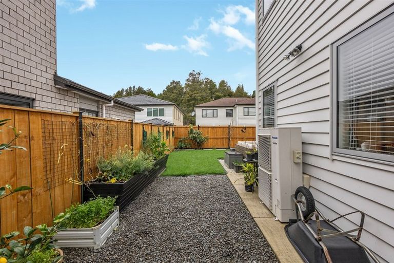 Photo of property in 20 Drumbuoy Drive, Flat Bush, Auckland, 2019