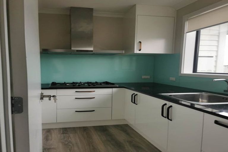 Photo of property in 21 Ascension Crescent, Orewa, 0931