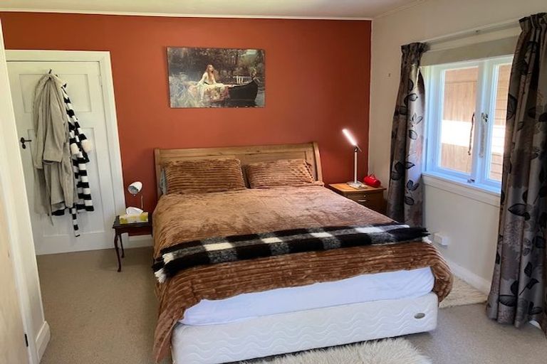 Photo of property in 8 Taungata Road, York Bay, Lower Hutt, 5013