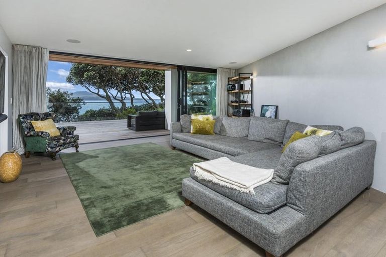 Photo of property in 2 Old Lake Road, Narrow Neck, Auckland, 0624