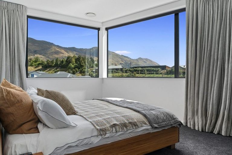 Photo of property in 38 Stackbrae Avenue, Wanaka, 9305