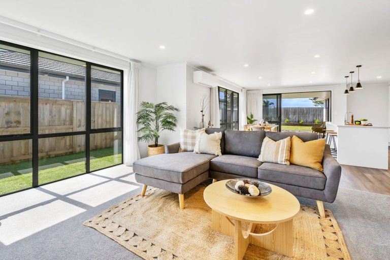 Photo of property in 63 Kaurinui Crescent, One Tree Point, 0118