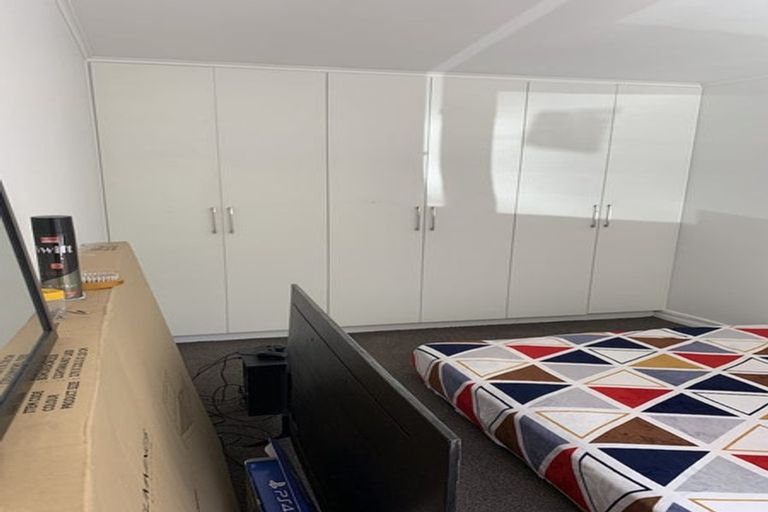 Photo of property in 2/8 Kaitawa Road, York Bay, Lower Hutt, 5013