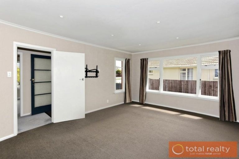 Photo of property in 6 Kinnaird Place, Hillmorton, Christchurch, 8025