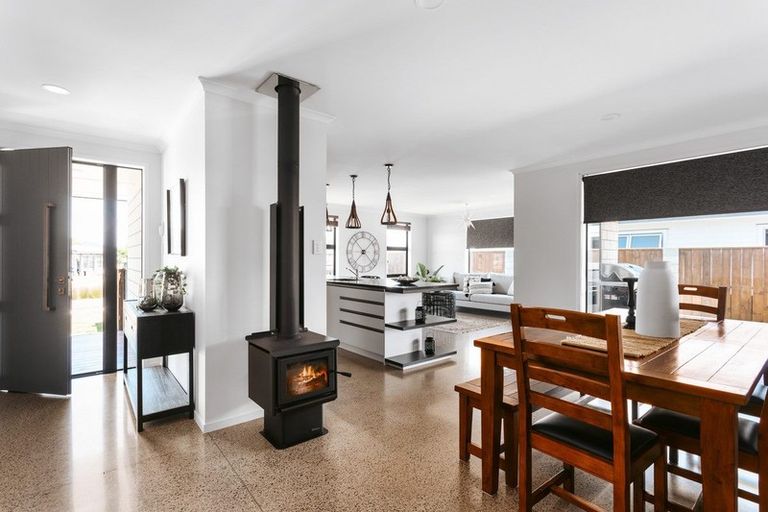 Photo of property in 2 Kotare Drive, Coastlands, Whakatane, 3120