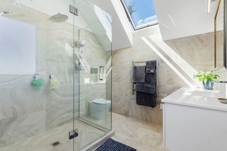 Photo of property in 21 Norwood Road, Bayswater, Auckland, 0622