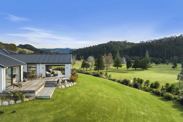 Photo of property in 19 Titoki Lane, Whangamata, 3691