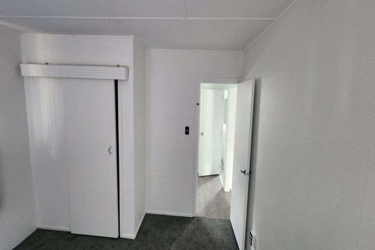 Photo of property in 16 Albert Road, Kelston, Auckland, 0602