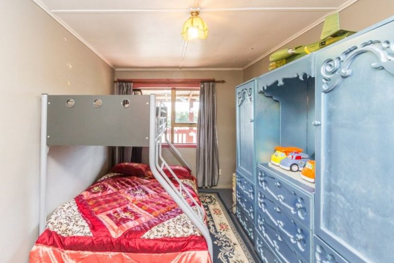 Photo of property in 92 Tremewan Street, Tawa, Wellington, 5028