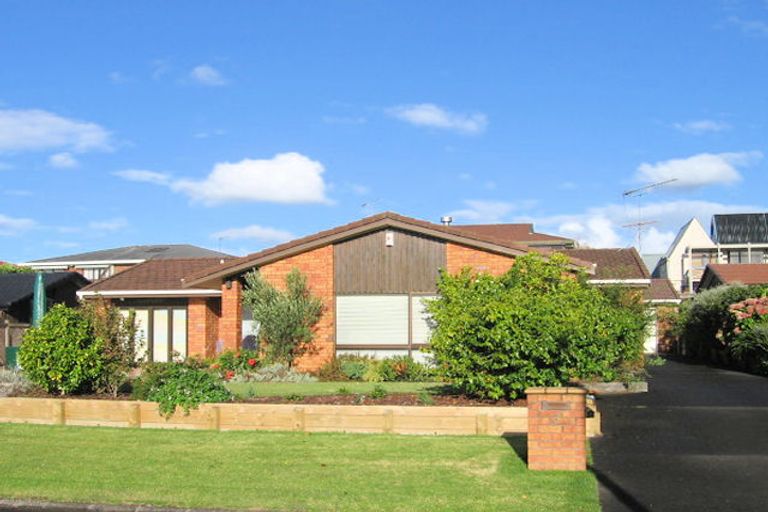 Photo of property in 3 Falstaff Place, Half Moon Bay, Auckland, 2012