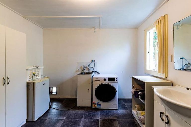 Photo of property in 15 Timaru Road, Waimate, 7924