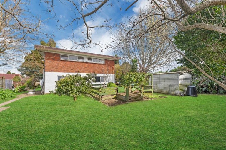 Photo of property in 6 Youngs Road, Papakura, 2110