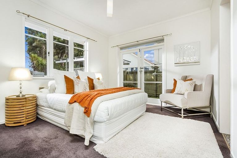 Photo of property in 78a Lake Road, Narrow Neck, Auckland, 0624