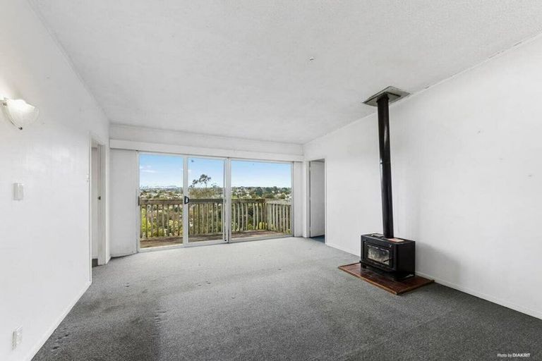 Photo of property in 15 Target Road, Totara Vale, Auckland, 0629