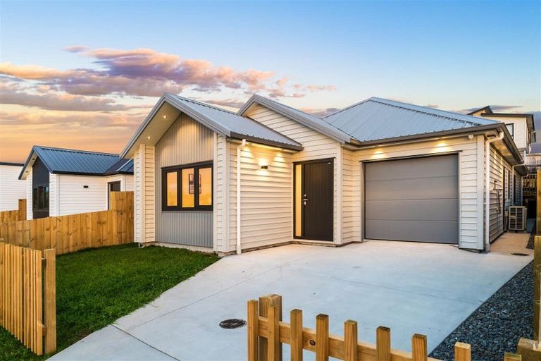 Photo of property in 25 Whakairo Crescent, Gulf Harbour, Whangaparaoa, 0930