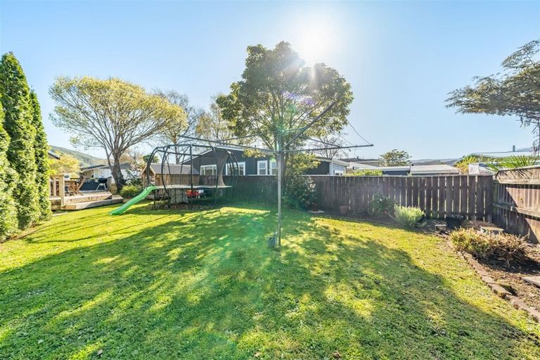 Photo of property in 1 Riverlea Way, Totara Park, Upper Hutt, 5018