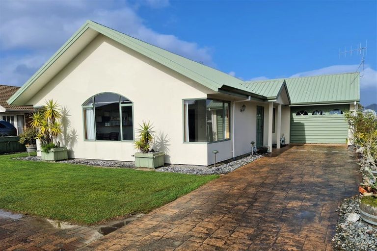 Photo of property in 4 Rochfort Place, Westport, 7825