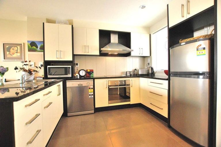 Photo of property in 14/6 Islington Avenue, New Lynn, Auckland, 0600