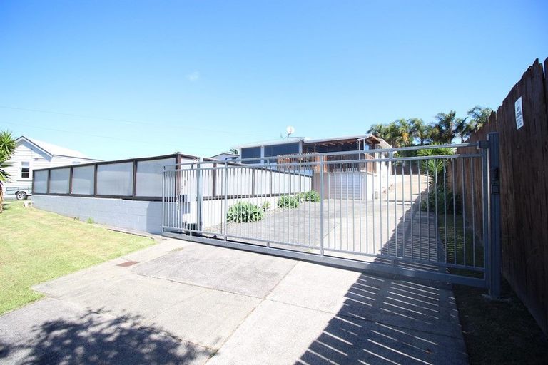 Photo of property in 5 Claridge Street, Glen Eden, Auckland, 0602