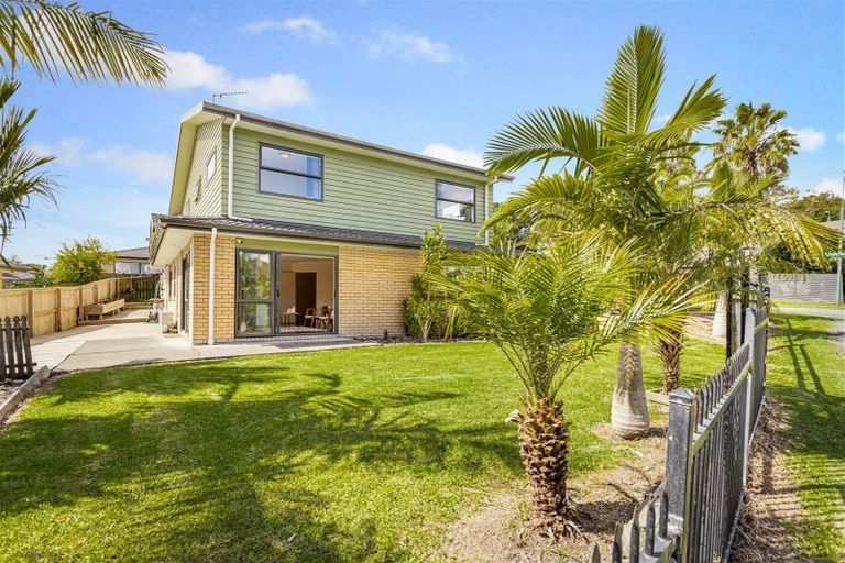 Photo of property in 59a Hewlett Road, Massey, Auckland, 0614