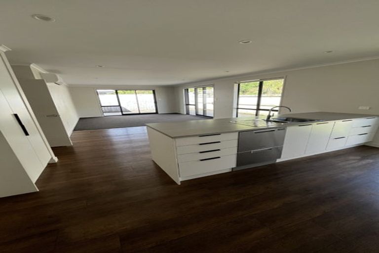 Photo of property in 92 Pakanga Grove, Pyes Pa, Tauranga, 3112