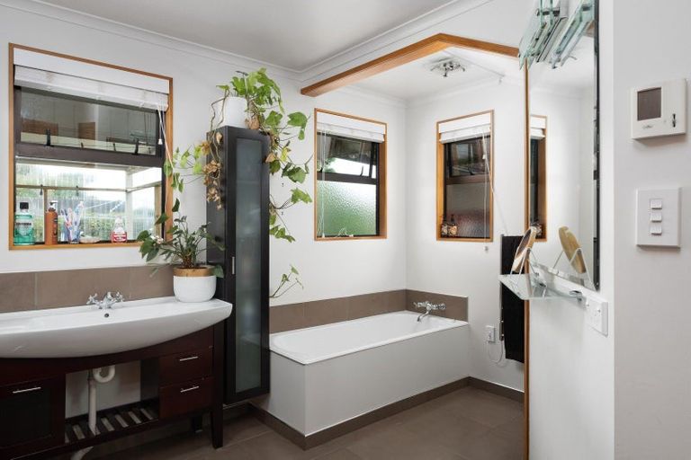 Photo of property in 6 Hill Road, Ormond, Gisborne, 4071