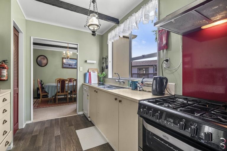 Photo of property in 27 Solander Place, Whitby, Porirua, 5024