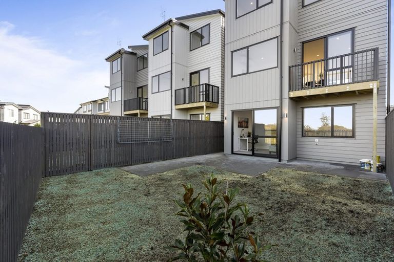 Photo of property in 11 Rita Meredith Road, Wai O Taiki Bay, Auckland, 1072