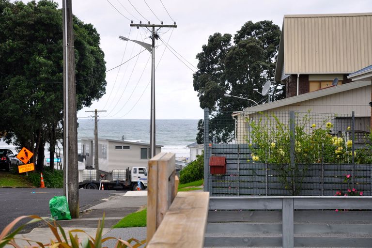 Photo of property in 15 Seaview Road, Waihi Beach, 3611