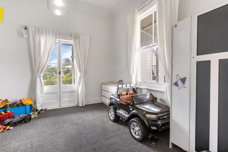 Photo of property in 2 Collingwood Road, Waiuku, 2123