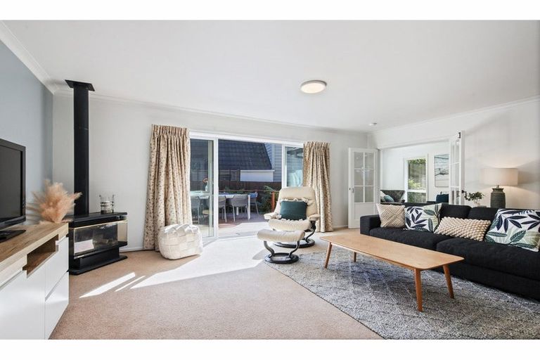 Photo of property in 19 Lombard Place, Avonhead, Christchurch, 8042