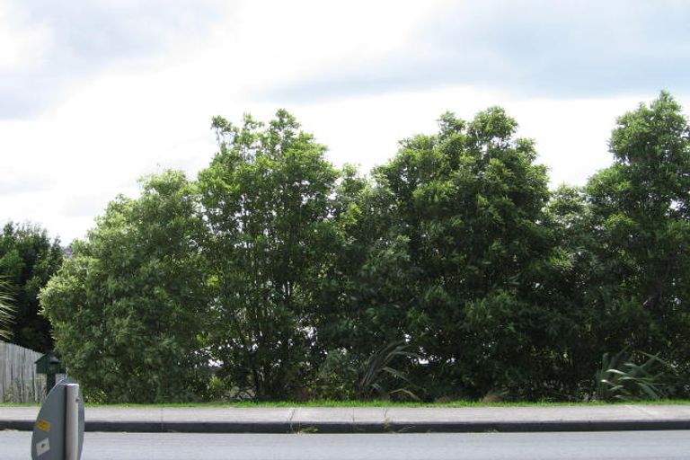 Photo of property in 64 Target Road, Totara Vale, Auckland, 0629