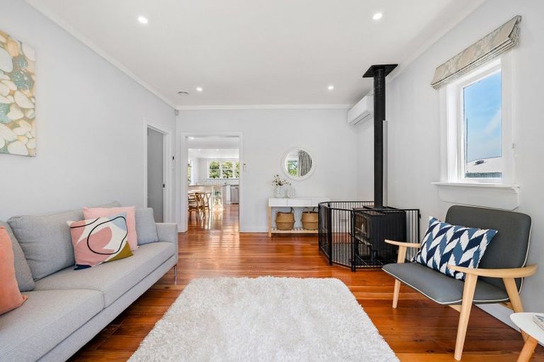 Photo of property in 9 Tarawera Road, Johnsonville, Wellington, 6037