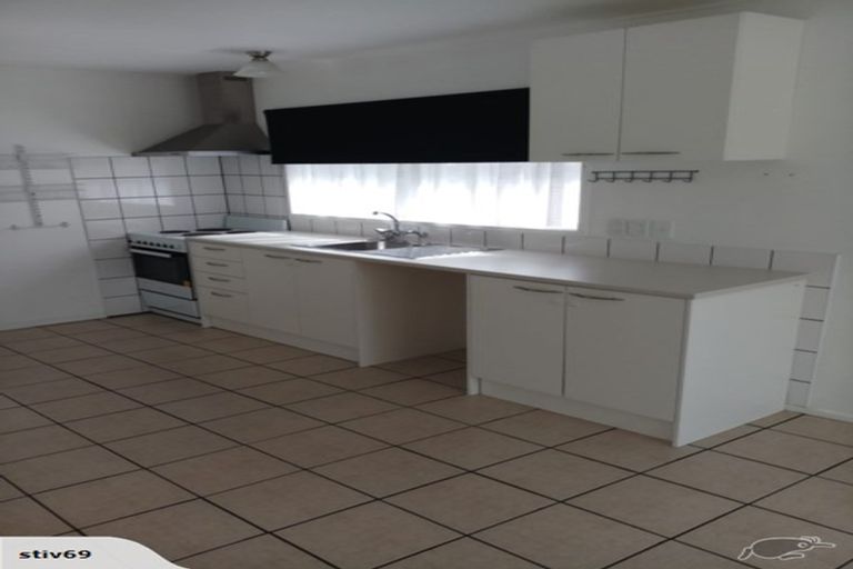 Photo of property in 37 Cascades Road, Pakuranga Heights, Auckland, 2010