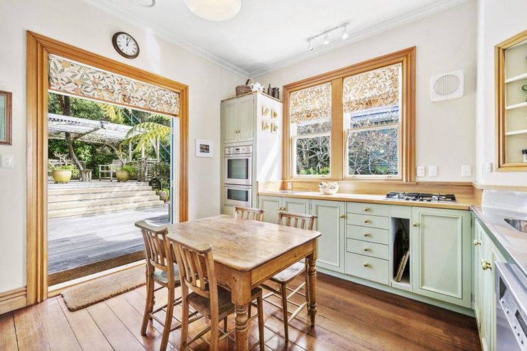 Photo of property in 129 Upland Road, Kelburn, Wellington, 6012